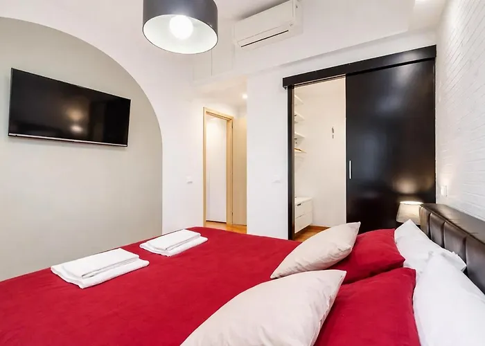 Family With 2br Near Vatican
